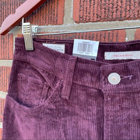 🆕 Levi's Ribcage Bootcut Boot Cut Corduroy Pants - Picture 9 of 14